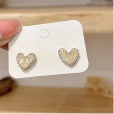 2023 New Sweet Love Earrings For Women Summer Fashion Crystal Heart Shaped Earrings For Small And Simple Network Red Earrings